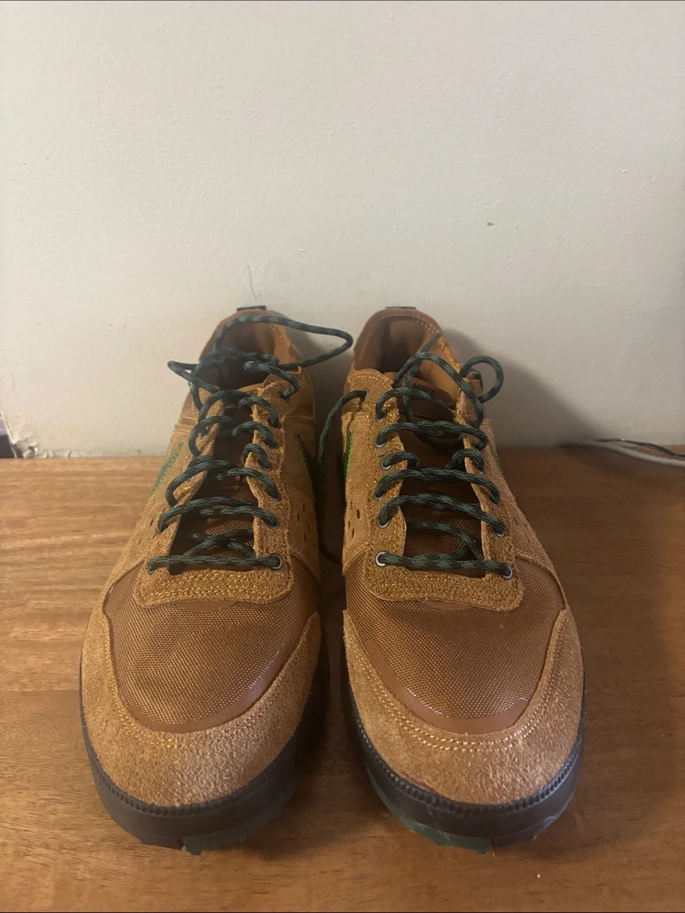 AuthenticNike ClTY Premium Condura Brown Low-Top Sneakers with Green Swoosh. S13